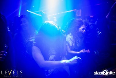 Paris Blohm ที่ เลเวลส์ — photo 101