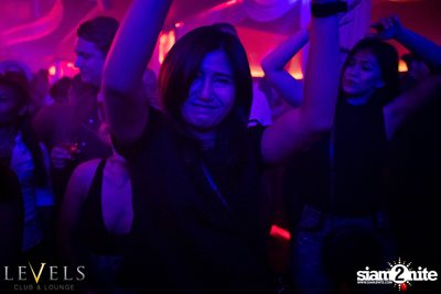 Paris Blohm ที่ เลเวลส์ — photo 103