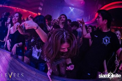 Paris Blohm ที่ เลเวลส์ — photo 107
