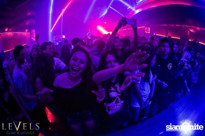 Paris Blohm ที่ เลเวลส์ — photo 108