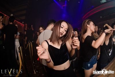 Paris Blohm ที่ เลเวลส์ — photo 109