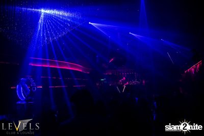 Paris Blohm ที่ เลเวลส์ — photo 117