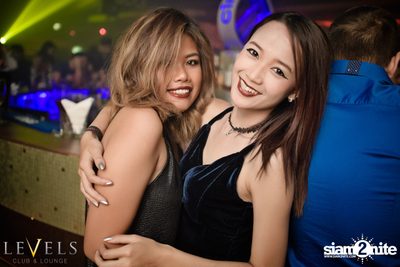 Paris Blohm ที่ เลเวลส์ — photo 118