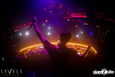 Paris Blohm ที่ เลเวลส์ — photo 119