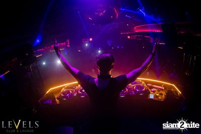 Paris Blohm ที่ เลเวลส์ — photo 120