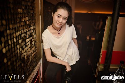 Paris Blohm ที่ เลเวลส์ — photo 121