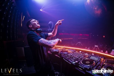 Paris Blohm ที่ เลเวลส์ — photo 126