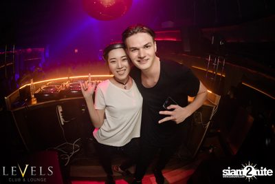 Paris Blohm ที่ เลเวลส์ — photo 128