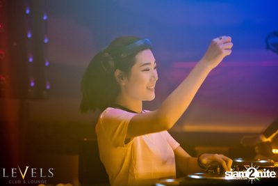 Paris Blohm ที่ เลเวลส์ — photo 131