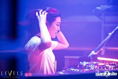 Paris Blohm ที่ เลเวลส์ — photo 132