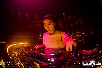 Paris Blohm ที่ เลเวลส์ — photo 134