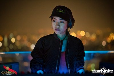 Love is in the Air at Octave Rooftop Bar — photo 33