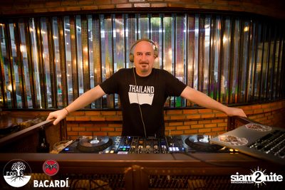 คืนวันเสาร์ ที่ Roots | K-Village — photo 12