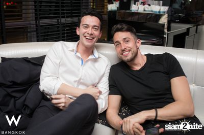 Boys Love Bubbles at W Bangkok — photo 10