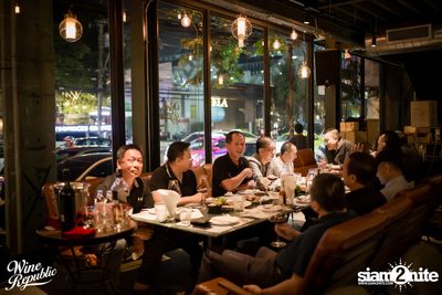 Friday Night at Wine Republic Thonglor — photo 1