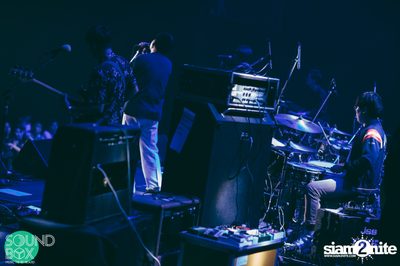 Soundbox: The Temper Trap: Thick as Thieves at Central World — photo 41