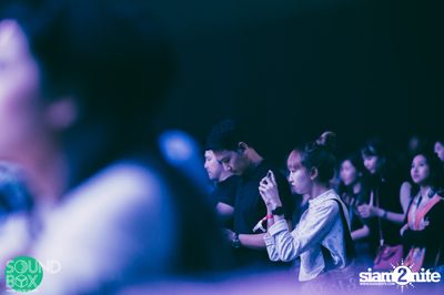 Soundbox: The Temper Trap: Thick as Thieves at Central World — photo 49