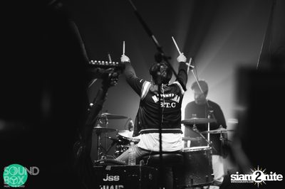 Soundbox: The Temper Trap: Thick as Thieves at Central World — photo 72