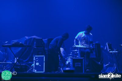 Soundbox: The Temper Trap: Thick as Thieves at Central World — photo 74