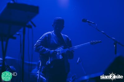 Soundbox: The Temper Trap: Thick as Thieves at Central World — photo 78