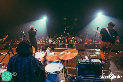 Soundbox: The Temper Trap: Thick as Thieves at Central World — photo 98