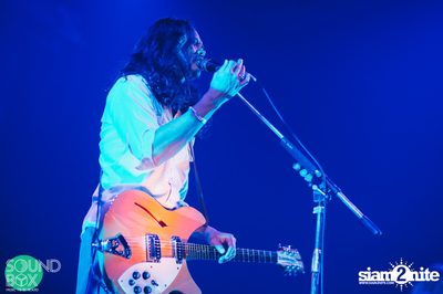 Soundbox: The Temper Trap: Thick as Thieves at Central World — photo 181