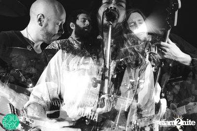 Soundbox: The Temper Trap: Thick as Thieves at Central World — photo 189