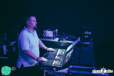 Soundbox: The Temper Trap: Thick as Thieves at Central World — photo 201