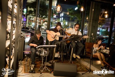 Friday Night at Wine Republic Thonglor — photo 9