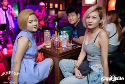 Silly Fools Live ที่ มัลลิแกนส์ ไอริช บาร์ — photo 16