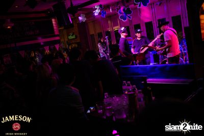 Silly Fools Live ที่ มัลลิแกนส์ ไอริช บาร์ — photo 29