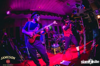Silly Fools Live ที่ มัลลิแกนส์ ไอริช บาร์ — photo 90
