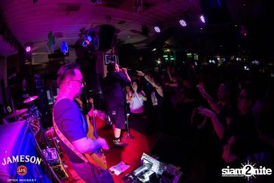 Silly Fools Live ที่ มัลลิแกนส์ ไอริช บาร์ — photo 103