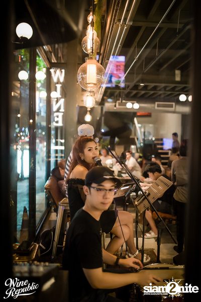 Friday Night at Wine Republic Thonglor — photo 9