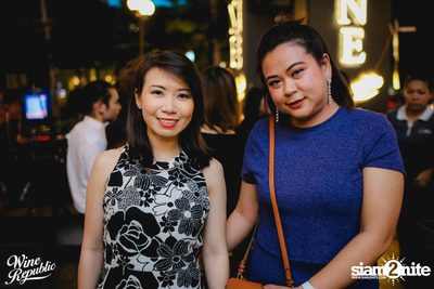 V Violette Live at Wine Republic — photo 6