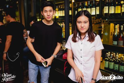 V Violette Live at Wine Republic — photo 7