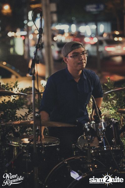 V Violette Live at Wine Republic — photo 9
