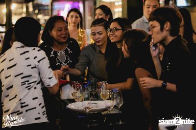 V Violette Live at Wine Republic — photo 10