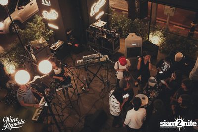 V Violette Live at Wine Republic — photo 19