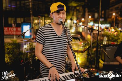 V Violette Live at Wine Republic — photo 21