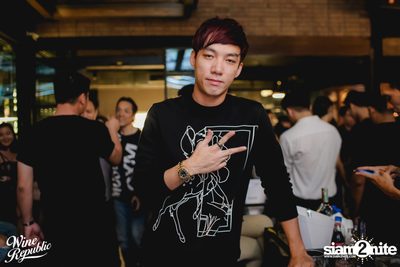 V Violette Live at Wine Republic — photo 28
