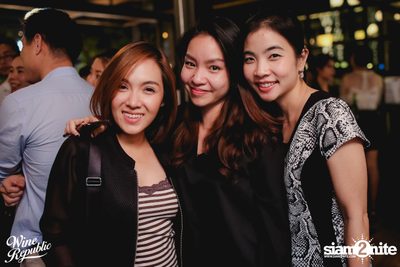 V Violette Live at Wine Republic — photo 30