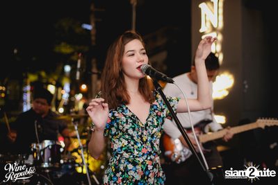 V Violette Live at Wine Republic — photo 41