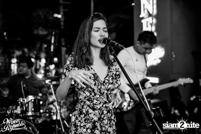 V Violette Live at Wine Republic — photo 42