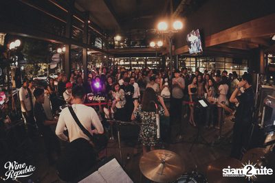 V Violette Live at Wine Republic — photo 43