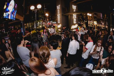 V Violette Live at Wine Republic — photo 45
