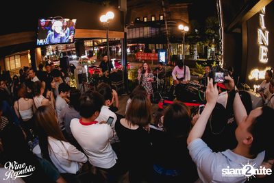 V Violette Live at Wine Republic — photo 46