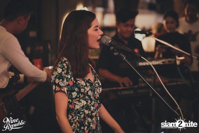 V Violette Live at Wine Republic — photo 48