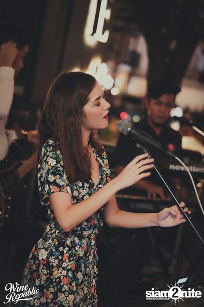 V Violette Live at Wine Republic — photo 49