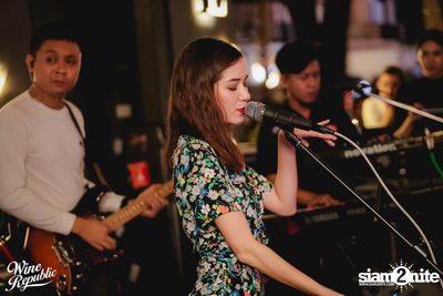 V Violette Live at Wine Republic — photo 50